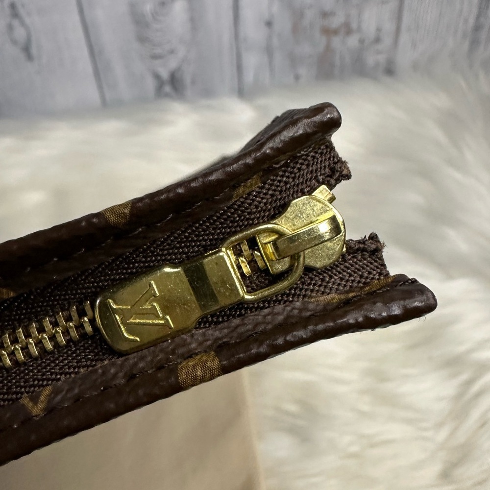 LOUIS VUITTON monogram toiletry GM - Picture 11 of 17